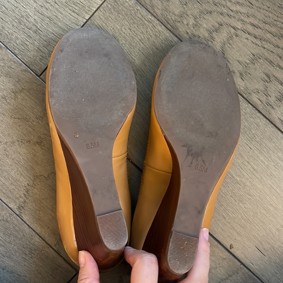 Tory Burch Caroline Wedge Size 6.5 - Picture 5 of 7